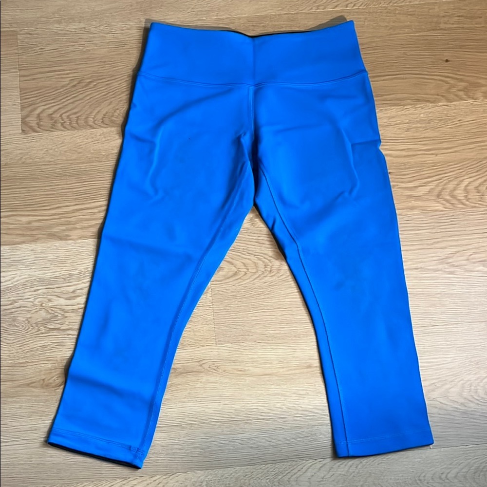 Lululemon Athletica Blue Capri Leggings with Compression Fit
